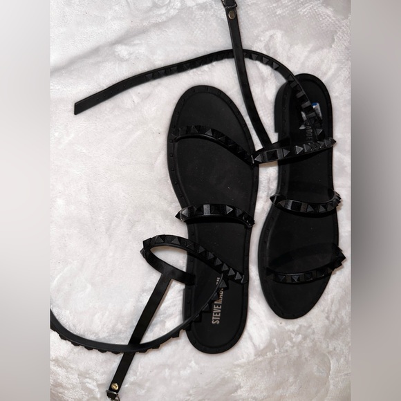 Brand NEW 🖤 “Steve Madden” sandals in Matte Black🖤. - Picture 2 of 6